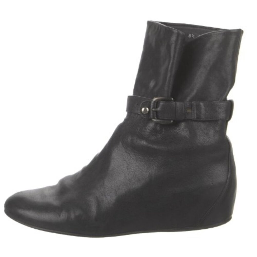 STUART WEITZMAN Black Slouchy Leather Ankle boots. Marked as 8.5, fit like 9/9.5